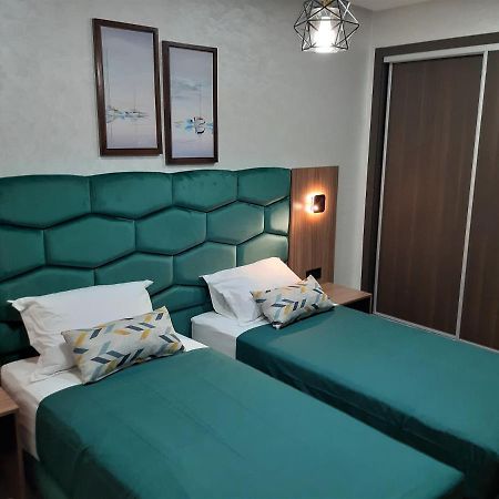 Appartement Pour Familles En Residence Avec Piscine Et Wifi มาร์ราเกช ภายนอก รูปภาพ