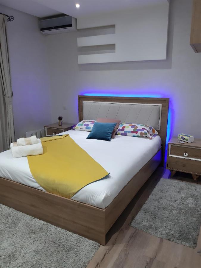 Appartement Pour Familles En Residence Avec Piscine Et Wifi มาร์ราเกช ภายนอก รูปภาพ
